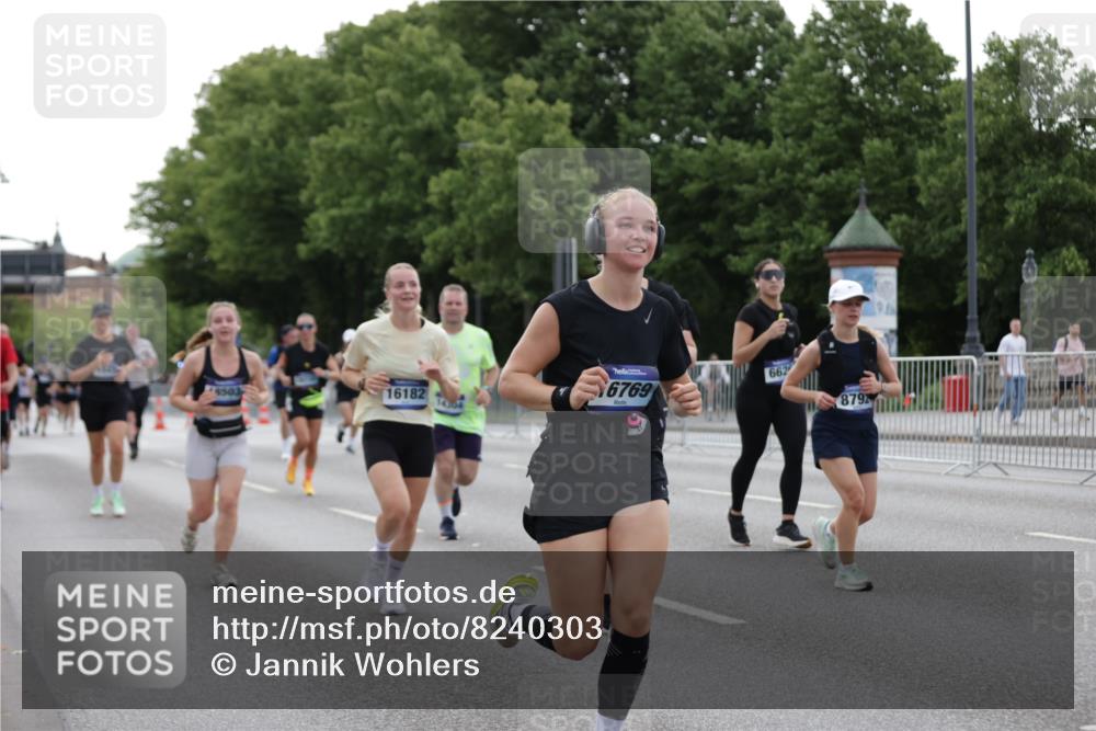 29.06.2025 - hella hamburg halbmarathon Jannik Wohlers http://msf.ph/oto/8240303 29.06.2025 10:29:39 Lombardsbrücke 1097, 1547, 1694, 2302, 3443, 3573, 3613, 4580, 5063, 5322, 6598, 6616, 6626, 8792, 8941, 10162, 12305, 12537, 12710, 13031, 14304, 16182, 16601, 16604, 16735, 16769, 17529, 18503 meine-sportfotos.de