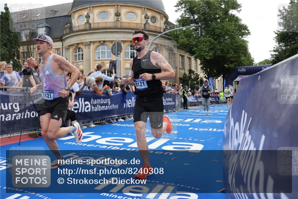29.06.2025 - hella hamburg halbmarathon Strokosch-Dieckow http://msf.ph/oto/8240308 29.06.2025 10:36:37 Ziel 1571, 2121, 3809, 5092, 5961, 6915, 8121, 11833, 14622, 15621, 16523, 18038, 18733 meine-sportfotos.de