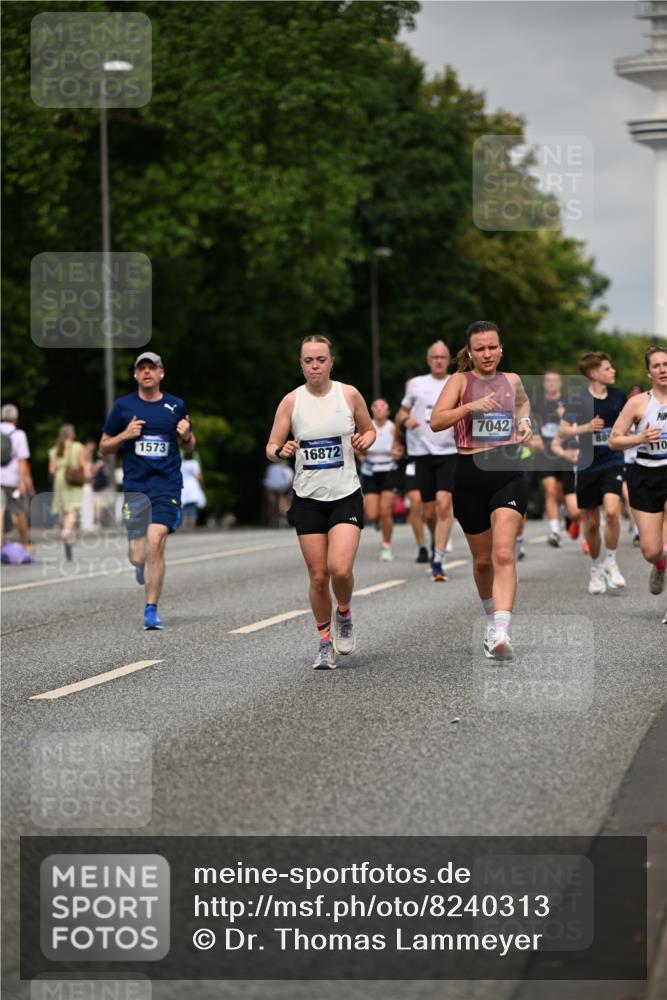 29.06.2025 - hella hamburg halbmarathon Dr. Thomas Lammeyer http://msf.ph/oto/8240313 29.06.2025 10:14:00 Kennedybrücke 1483, 1513, 1573, 1838, 3921, 4389, 5511, 7042, 7250, 7333, 7685, 8090, 8219, 8890, 9366, 9434, 9674, 9681, 9816, 9988, 10036, 10943, 11027, 11180 meine-sportfotos.de