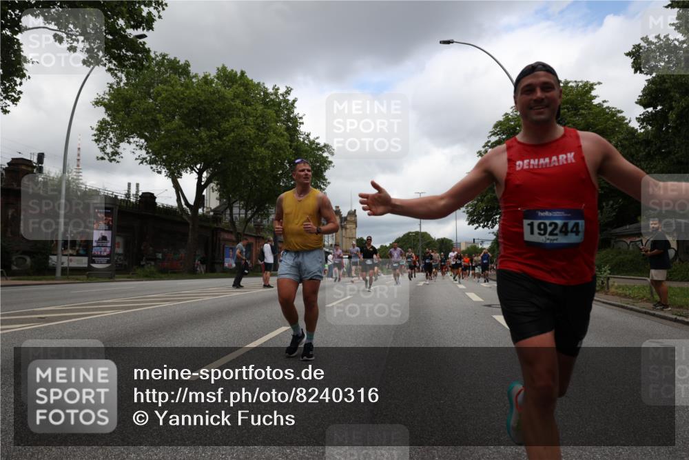 29.06.2025 - hella hamburg halbmarathon Yannick Fuchs http://msf.ph/oto/8240316 29.06.2025 10:47:19 20KM 1061, 1151, 1258, 1499, 1706, 1783, 2074, 2082, 2099, 2346, 2910, 3059, 3208, 3209, 3334, 4065, 4419, 4635, 4770, 5077, 6198, 6628, 6877, 7177, 7509, 7864, 8273, 8361, 8390, 8651, 9142, 9537, 10549, 10724, 10891, 10895, 11588, 11589, 11604, 11689, 11992, 12413, 12490, 12875, 12909, 12910, 13289, 13997, 14323, 15061, 15126, 15179, 15430, 15497, 15681, 16538, 16986, 18134, 18590, 18720, 18901, 19244 meine-sportfotos.de
