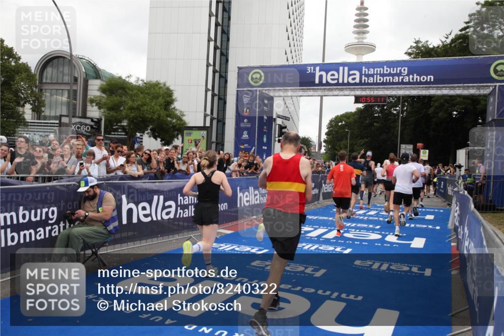 29.06.2025 - hella hamburg halbmarathon Michael Strokosch http://msf.ph/oto/8240322 29.06.2025 10:55:10 Ziel 2448, 2884, 3041, 3791, 3945, 4249, 4938, 6355, 8691, 9060, 9361, 9380, 10191, 10192, 11333, 11747, 11976, 12248, 12961, 13297, 14750, 14948, 15126, 15879, 16108, 16630, 17803, 17842 meine-sportfotos.de