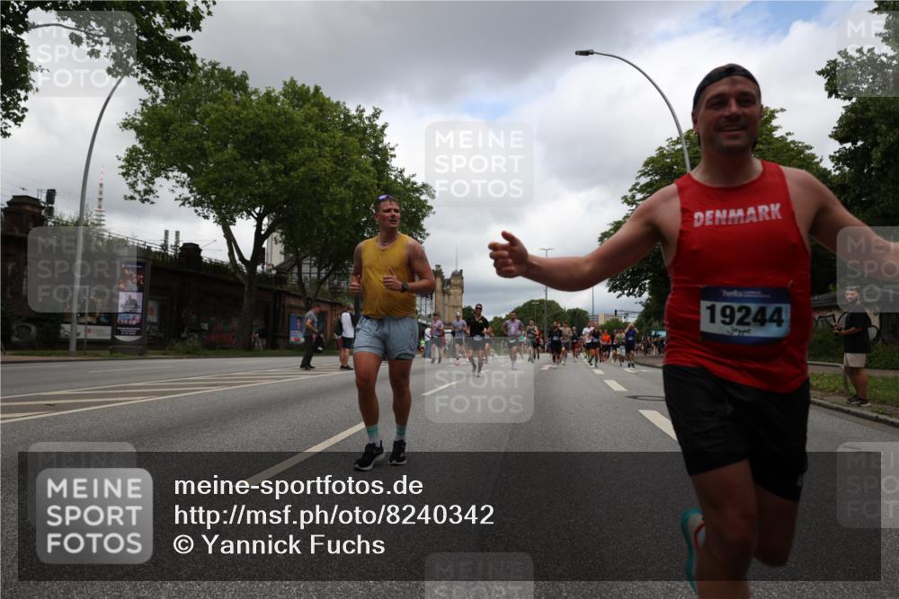 29.06.2025 - hella hamburg halbmarathon Yannick Fuchs http://msf.ph/oto/8240342 29.06.2025 10:47:19 20KM 1061, 1151, 1258, 1499, 1706, 1783, 2074, 2082, 2099, 2346, 2910, 3059, 3208, 3209, 3334, 4065, 4419, 4635, 4770, 5077, 6198, 6628, 6877, 7177, 7509, 7864, 8273, 8361, 8390, 8651, 9142, 9537, 10549, 10724, 10891, 10895, 11588, 11589, 11604, 11689, 11992, 12413, 12490, 12875, 12909, 12910, 13289, 13997, 14323, 15061, 15126, 15179, 15430, 15497, 15681, 16538, 16986, 18134, 18590, 18720, 18901, 19244 meine-sportfotos.de