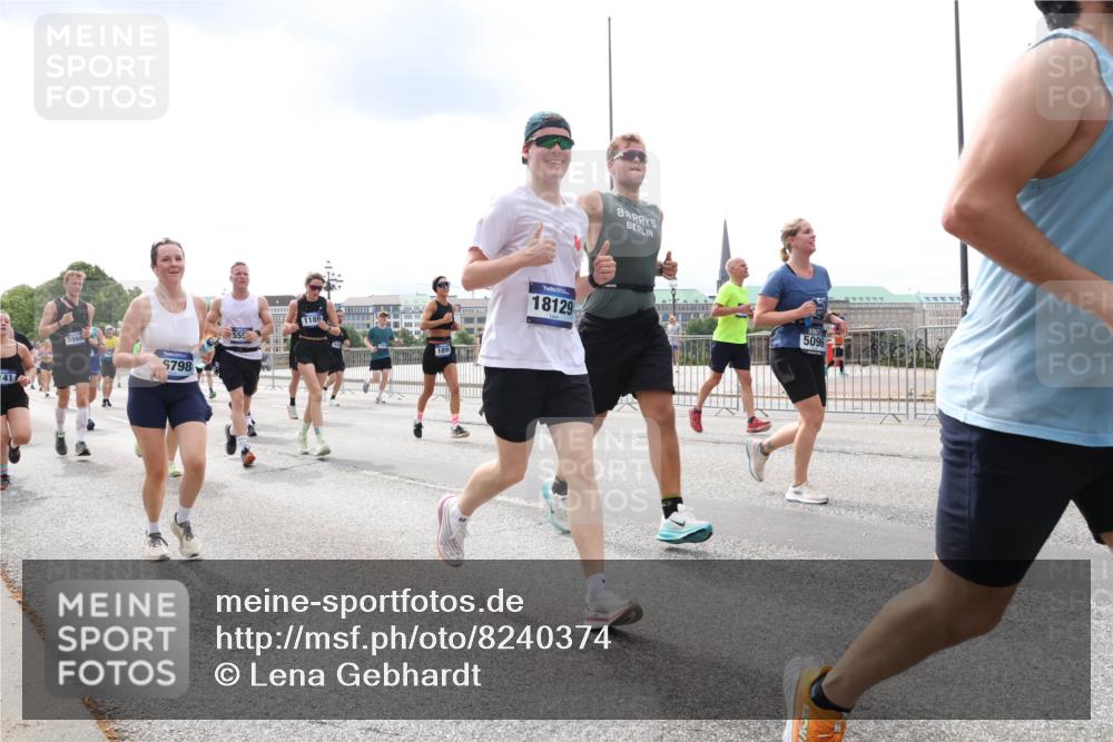 29.06.2025 - hella hamburg halbmarathon Lena Gebhardt http://msf.ph/oto/8240374 29.06.2025 10:33:49 Lombardsbrücke 1189, 1275, 1417, 1705, 1787, 1896, 1995, 2265, 2342, 2482, 2496, 2526, 2776, 2933, 3170, 3264, 3340, 3345, 3560, 3812, 3829, 3848, 4164, 4361, 4433, 4449, 4479, 4696, 4807, 4942, 5075, 5096, 5141, 5557, 5561, 5566, 5569, 5584, 5691, 5821, 5822, 5887, 6109, 6364, 6515, 6516, 6854, 6956, 6999, 7027, 7565, 7653, 7705, 8021, 8157, 8202, 8277, 8282, 8375, 8377, 8383, 8401, 8891, 9094, 9234, 9258, 9438, 9750, 9780, 9799, 9875, 9995, 10007, 10071, 10561, 11811 meine-sportfotos.de