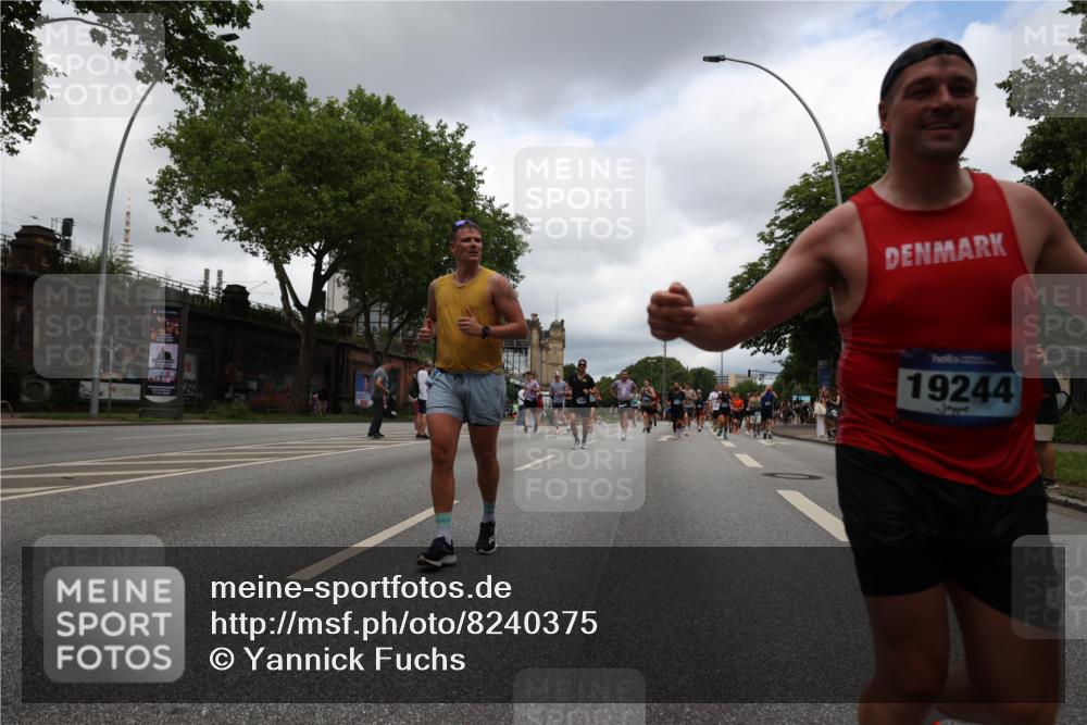 29.06.2025 - hella hamburg halbmarathon Yannick Fuchs http://msf.ph/oto/8240375 29.06.2025 10:47:20 20KM 1061, 1151, 1258, 1499, 1706, 1727, 1783, 2074, 2082, 2099, 2346, 2910, 3059, 3208, 3209, 3334, 4065, 4635, 4770, 5077, 5866, 6198, 6628, 6629, 6762, 6877, 7177, 7509, 7864, 8273, 8361, 8390, 8651, 9142, 9537, 10549, 10724, 10891, 10895, 11588, 11589, 11604, 11689, 11992, 12413, 12490, 12875, 12909, 12910, 13289, 13997, 14323, 15061, 15126, 15179, 15430, 15497, 16538, 16986, 18134, 18590, 18720, 18901, 19244 meine-sportfotos.de