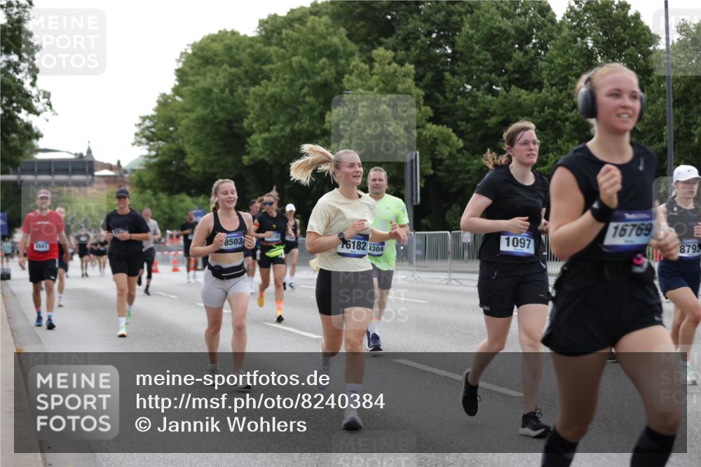 29.06.2025 - hella hamburg halbmarathon Jannik Wohlers http://msf.ph/oto/8240384 29.06.2025 10:29:40 Lombardsbrücke 1097, 1547, 1694, 3443, 3573, 3613, 4580, 5063, 5322, 6598, 6616, 6626, 8792, 8941, 10162, 12305, 12504, 12537, 12710, 13031, 14304, 16182, 16601, 16604, 16735, 16769, 17529, 18503 meine-sportfotos.de