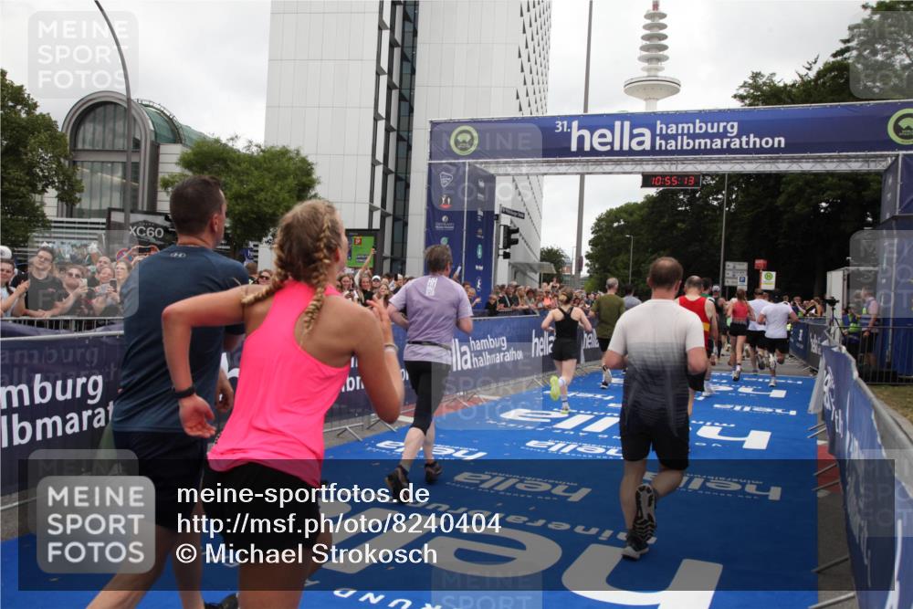 29.06.2025 - hella hamburg halbmarathon Michael Strokosch http://msf.ph/oto/8240404 29.06.2025 10:55:12 Ziel 1549, 1628, 2119, 2448, 2884, 3041, 3791, 3945, 4903, 6355, 8691, 9060, 9361, 9380, 10191, 10192, 11333, 11747, 11976, 12248, 12961, 13297, 14750, 14834, 14948, 16108, 16630, 17803, 17842, 18031, 18966 meine-sportfotos.de