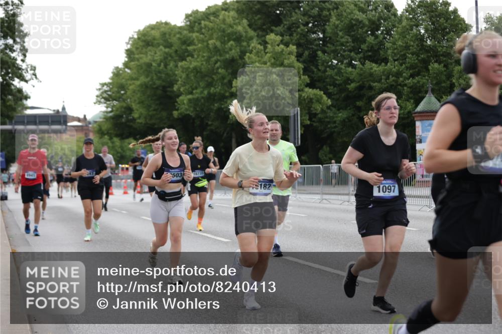 29.06.2025 - hella hamburg halbmarathon Jannik Wohlers http://msf.ph/oto/8240413 29.06.2025 10:29:40 Lombardsbrücke 1097, 1547, 1694, 3443, 3573, 3613, 4580, 5063, 5322, 6598, 6616, 6626, 8792, 8941, 10162, 12305, 12504, 12537, 12710, 13031, 14304, 16182, 16601, 16604, 16735, 16769, 17529, 18503 meine-sportfotos.de