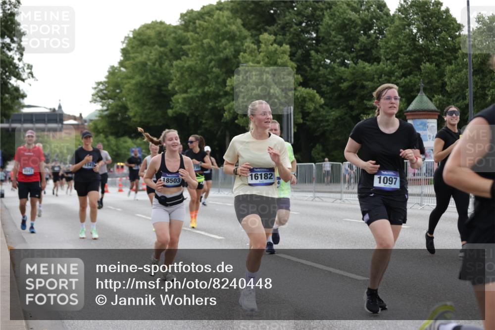 29.06.2025 - hella hamburg halbmarathon Jannik Wohlers http://msf.ph/oto/8240448 29.06.2025 10:29:40 Lombardsbrücke 1097, 1547, 1694, 3443, 3573, 3613, 4580, 5063, 5322, 6598, 6616, 6626, 8792, 8941, 10162, 12305, 12504, 12537, 12710, 13031, 14304, 16182, 16601, 16604, 16735, 16769, 17529, 18503 meine-sportfotos.de