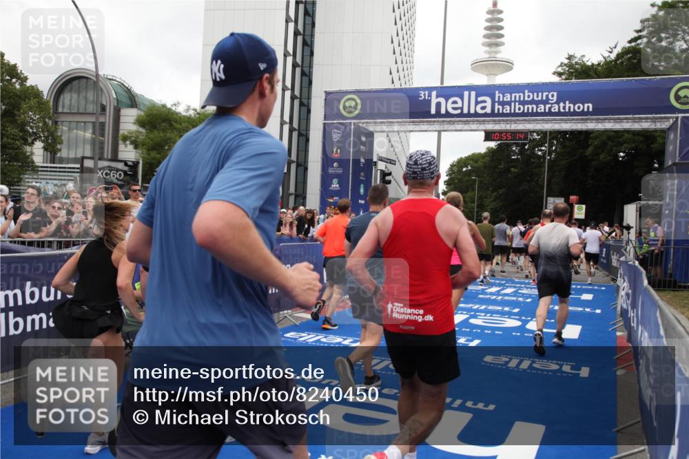 29.06.2025 - hella hamburg halbmarathon Michael Strokosch http://msf.ph/oto/8240450 29.06.2025 10:55:12 Ziel 1549, 1628, 2119, 2448, 2884, 3041, 3791, 3945, 4903, 6355, 8691, 9060, 9361, 9380, 10191, 10192, 11333, 11747, 11976, 12248, 12961, 13297, 14750, 14834, 14948, 16108, 16630, 17803, 17842, 18031, 18966 meine-sportfotos.de