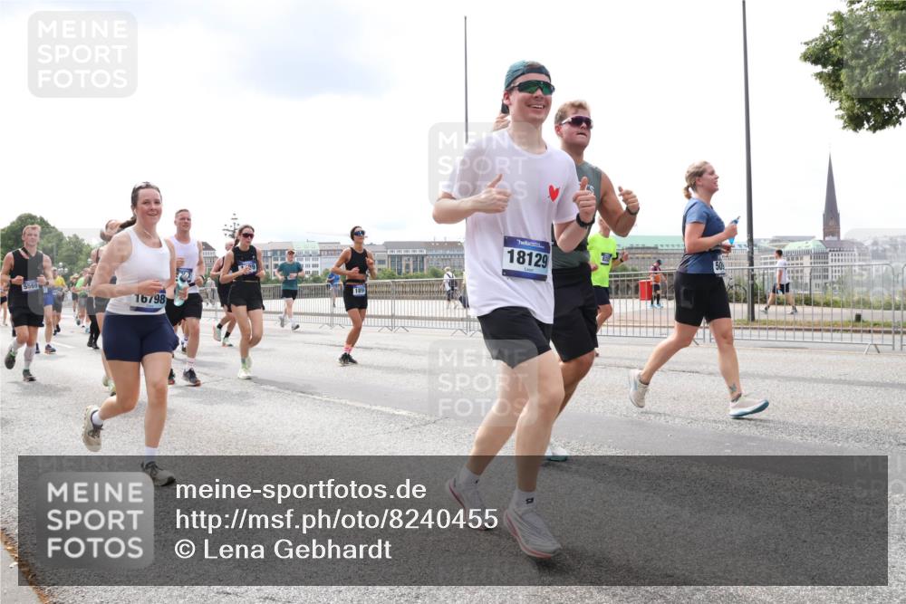 29.06.2025 - hella hamburg halbmarathon Lena Gebhardt http://msf.ph/oto/8240455 29.06.2025 10:33:49 Lombardsbrücke 1189, 1275, 1417, 1705, 1787, 1896, 1995, 2265, 2342, 2482, 2496, 2526, 2776, 2933, 3170, 3264, 3340, 3345, 3560, 3812, 3829, 3848, 4164, 4361, 4433, 4449, 4479, 4696, 4807, 4942, 5075, 5096, 5141, 5557, 5561, 5566, 5569, 5584, 5691, 5821, 5822, 5887, 6109, 6364, 6515, 6516, 6854, 6956, 6999, 7027, 7565, 7653, 7705, 8021, 8157, 8202, 8277, 8282, 8375, 8377, 8383, 8401, 8891, 9094, 9234, 9258, 9438, 9750, 9780, 9799, 9875, 9995, 10007, 10071, 10561, 11811 meine-sportfotos.de
