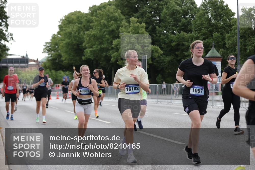 29.06.2025 - hella hamburg halbmarathon Jannik Wohlers http://msf.ph/oto/8240465 29.06.2025 10:29:40 Lombardsbrücke 1097, 1547, 1694, 3443, 3573, 3613, 4580, 5063, 5322, 6598, 6616, 6626, 8792, 8941, 10162, 12305, 12504, 12537, 12710, 13031, 14304, 16182, 16601, 16604, 16735, 16769, 17529, 18503 meine-sportfotos.de