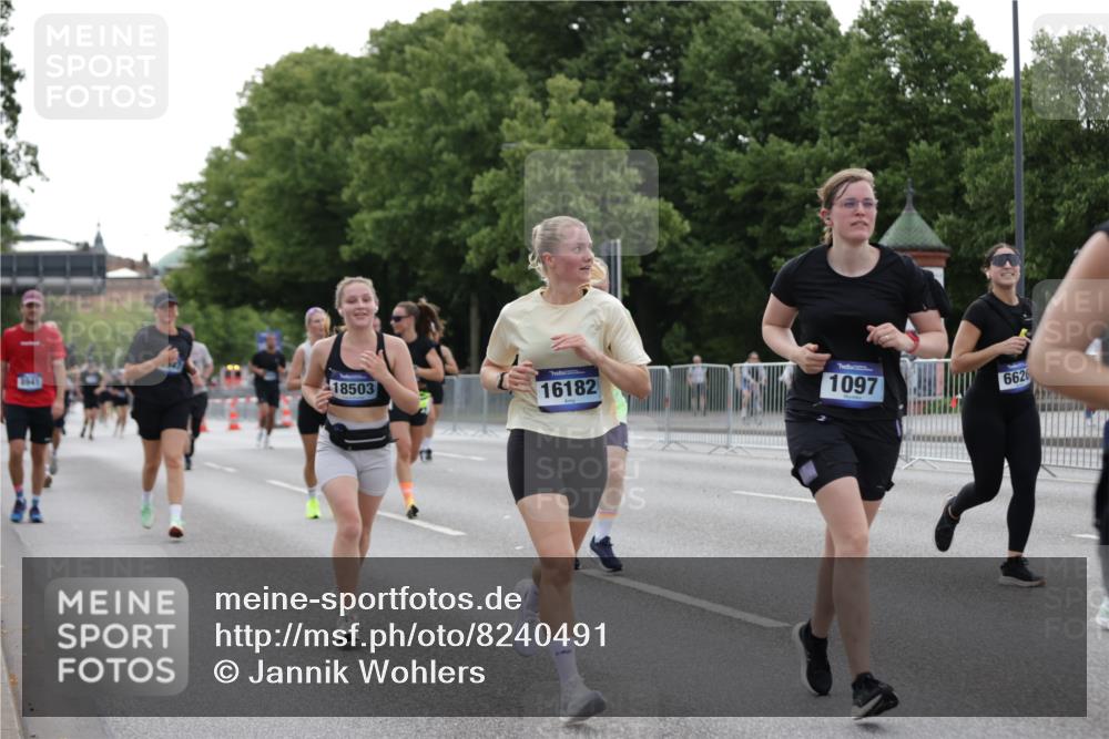 29.06.2025 - hella hamburg halbmarathon Jannik Wohlers http://msf.ph/oto/8240491 29.06.2025 10:29:40 Lombardsbrücke 1097, 1547, 1694, 3443, 3573, 3613, 4580, 5063, 5322, 6598, 6616, 6626, 8792, 8941, 10162, 12305, 12504, 12537, 12710, 13031, 14304, 16182, 16601, 16604, 16735, 16769, 17529, 18503 meine-sportfotos.de