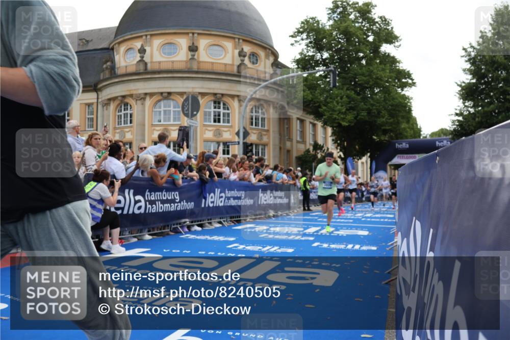 29.06.2025 - hella hamburg halbmarathon Strokosch-Dieckow http://msf.ph/oto/8240505 29.06.2025 10:36:39 Ziel 1571, 2121, 3809, 4865, 5092, 5961, 6529, 6915, 8121, 13343, 14622, 15621, 16523, 18038, 18733 meine-sportfotos.de