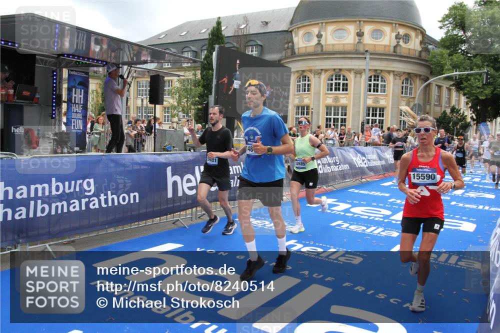 29.06.2025 - hella hamburg halbmarathon Michael Strokosch http://msf.ph/oto/8240514 29.06.2025 10:48:17 Ziel 1914, 7599, 8916, 9544, 11211, 12685, 14192, 14797, 14814, 15590, 15629, 15973, 15981, 16269, 18963, 19127 meine-sportfotos.de