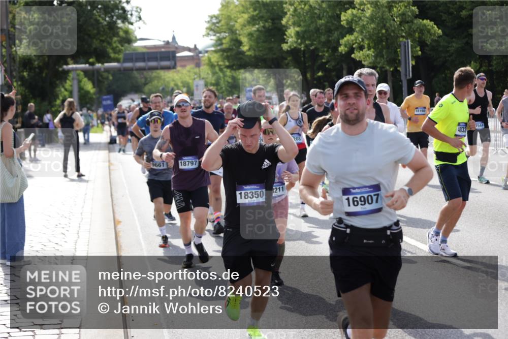 29.06.2025 - hella hamburg halbmarathon Jannik Wohlers http://msf.ph/oto/8240523 29.06.2025 09:54:28 Lombardsbrücke 1817, 2222, 2367, 2592, 2596, 2955, 3208, 3209, 4832, 5399, 5447, 5884, 6290, 6389, 6723, 6978, 6991, 7335, 7908, 8117, 8482, 8487, 8657, 8981, 9038, 9051, 9093, 9476, 9661, 9710, 11125, 11518, 11519, 11688, 12094, 12269, 12670, 13147, 13698, 13726, 13919, 14248, 14361, 14814, 15350, 15478, 15479, 15684, 16110, 16127, 16403, 16907, 17544, 17674, 17865, 18118, 18190, 18370, 18801, 18915, 18923 meine-sportfotos.de