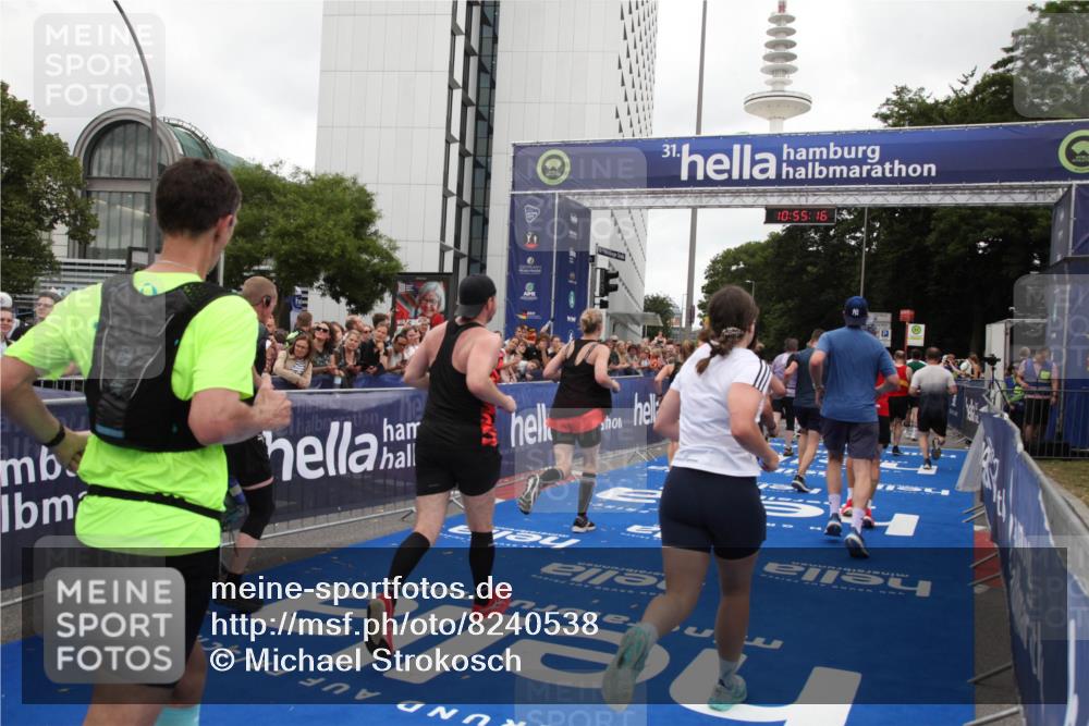 29.06.2025 - hella hamburg halbmarathon Michael Strokosch http://msf.ph/oto/8240538 29.06.2025 10:55:14 Ziel 1549, 1628, 2119, 2448, 3041, 3945, 4903, 6355, 8691, 8973, 9361, 9380, 10188, 10191, 10192, 10582, 11747, 11976, 12248, 12961, 14834, 14948, 15854, 16108, 16630, 17842, 18031, 18966 meine-sportfotos.de