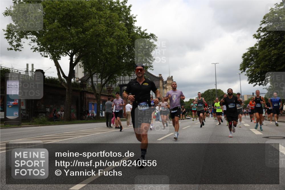 29.06.2025 - hella hamburg halbmarathon Yannick Fuchs http://msf.ph/oto/8240556 29.06.2025 10:47:22 20KM 1061, 1151, 1258, 1499, 1706, 1727, 1783, 2074, 2082, 2099, 2346, 2910, 3059, 3208, 3209, 3334, 4065, 4635, 4770, 5077, 5866, 6198, 6628, 6629, 6762, 6877, 7177, 7509, 7864, 7918, 8273, 8361, 8390, 8447, 9142, 9537, 10549, 10724, 10891, 10895, 11992, 12379, 12413, 12490, 12875, 12909, 12910, 13032, 13289, 13997, 14323, 15061, 15126, 15179, 15430, 15497, 16538, 16986, 18134, 18487, 18590, 18720, 18901, 19244 meine-sportfotos.de