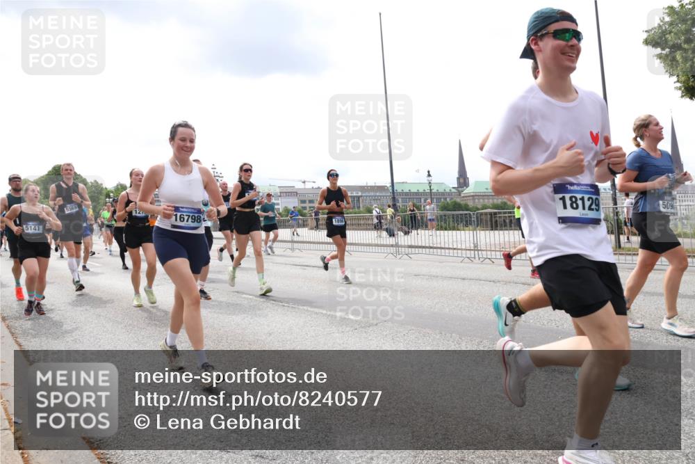 29.06.2025 - hella hamburg halbmarathon Lena Gebhardt http://msf.ph/oto/8240577 29.06.2025 10:33:49 Lombardsbrücke 1189, 1275, 1417, 1705, 1787, 1896, 1995, 2265, 2342, 2482, 2496, 2526, 2776, 2933, 3170, 3264, 3340, 3345, 3560, 3812, 3829, 3848, 4164, 4361, 4433, 4449, 4479, 4696, 4807, 4942, 5075, 5096, 5141, 5557, 5561, 5566, 5569, 5584, 5691, 5821, 5822, 5887, 6109, 6364, 6515, 6516, 6854, 6956, 6999, 7027, 7565, 7653, 7705, 8021, 8157, 8202, 8277, 8282, 8375, 8377, 8383, 8401, 8891, 9094, 9234, 9258, 9438, 9750, 9780, 9799, 9875, 9995, 10007, 10071, 10561, 11811 meine-sportfotos.de
