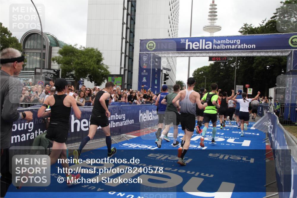 29.06.2025 - hella hamburg halbmarathon Michael Strokosch http://msf.ph/oto/8240578 29.06.2025 10:55:16 Ziel 1549, 1628, 2119, 2448, 3041, 3945, 4903, 6355, 6891, 8973, 9361, 9380, 10188, 10191, 10192, 10582, 11747, 12248, 12961, 14834, 15854, 16108, 16521, 16630, 18031, 18966 meine-sportfotos.de