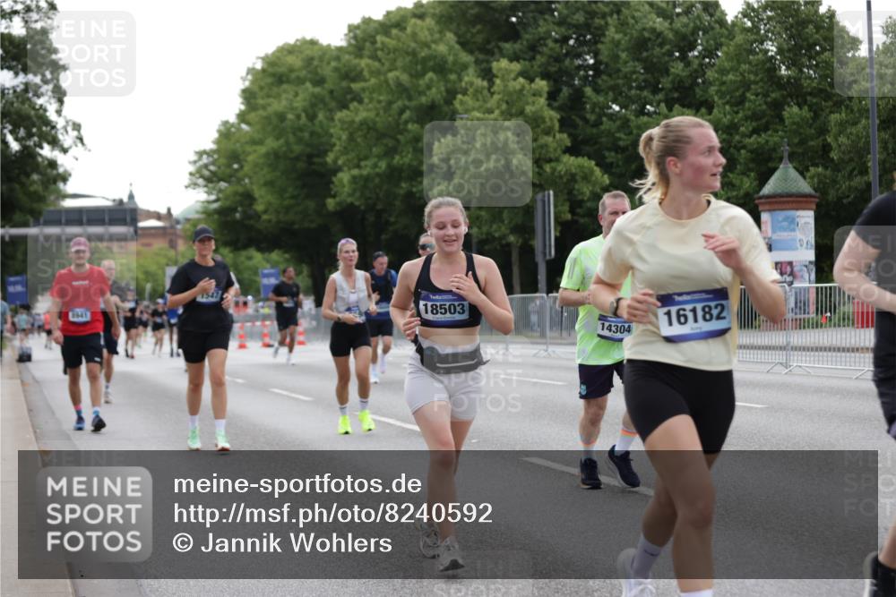29.06.2025 - hella hamburg halbmarathon Jannik Wohlers http://msf.ph/oto/8240592 29.06.2025 10:29:41 Lombardsbrücke 1097, 1547, 3443, 3573, 3613, 5063, 5322, 6598, 6616, 6626, 8792, 8941, 10162, 12305, 12504, 12537, 12710, 13031, 14304, 16182, 16601, 16604, 16735, 16769, 17529, 18046, 18503 meine-sportfotos.de