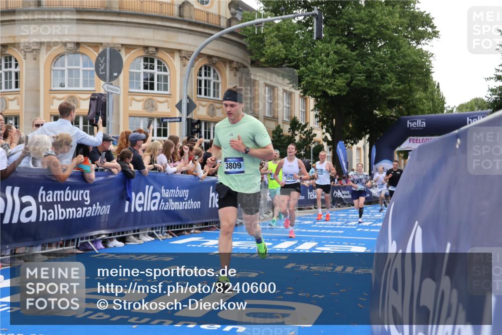 29.06.2025 - hella hamburg halbmarathon Strokosch-Dieckow http://msf.ph/oto/8240600 29.06.2025 10:36:40 Ziel 1571, 3809, 4865, 5092, 5961, 6529, 6915, 13343, 14622, 15621, 16523, 18038, 18733 meine-sportfotos.de