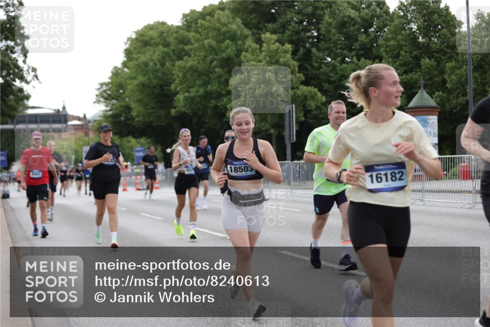 29.06.2025 - hella hamburg halbmarathon Jannik Wohlers http://msf.ph/oto/8240613 29.06.2025 10:29:41 Lombardsbrücke 1097, 1547, 3443, 3573, 3613, 5063, 5322, 6598, 6616, 6626, 8792, 8941, 10162, 12305, 12504, 12537, 12710, 13031, 14304, 16182, 16601, 16604, 16735, 16769, 17529, 18046, 18503 meine-sportfotos.de