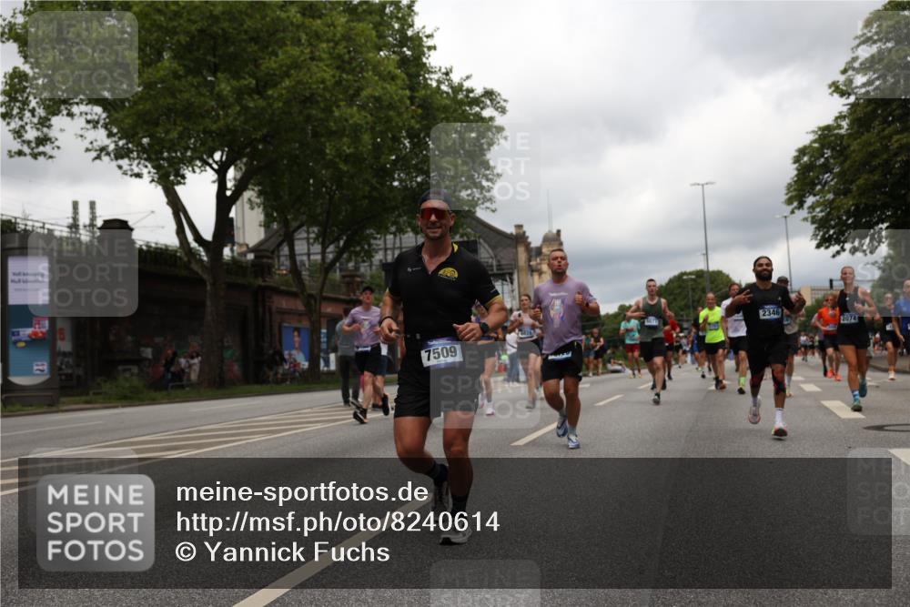 29.06.2025 - hella hamburg halbmarathon Yannick Fuchs http://msf.ph/oto/8240614 29.06.2025 10:47:22 20KM 1061, 1151, 1258, 1499, 1706, 1727, 1783, 2074, 2082, 2099, 2346, 2910, 3059, 3208, 3209, 3334, 4065, 4635, 4770, 5077, 5866, 6198, 6628, 6629, 6762, 6877, 7177, 7509, 7864, 7918, 8273, 8361, 8390, 8447, 9142, 9537, 10549, 10724, 10891, 10895, 11992, 12379, 12413, 12490, 12875, 12909, 12910, 13032, 13289, 13997, 14323, 15061, 15126, 15179, 15430, 15497, 16538, 16986, 18134, 18487, 18590, 18720, 18901, 19244 meine-sportfotos.de