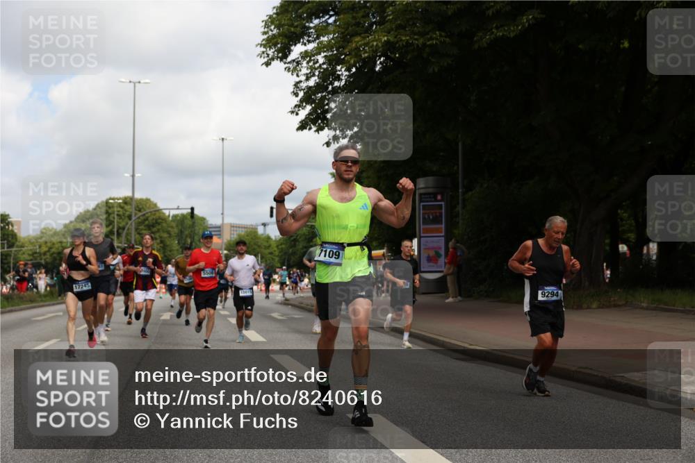 29.06.2025 - hella hamburg halbmarathon Yannick Fuchs http://msf.ph/oto/8240616 29.06.2025 10:34:52 20KM 1603, 1882, 2324, 2714, 2750, 2826, 4843, 5050, 5375, 5409, 5508, 5745, 5803, 5916, 6080, 6149, 6152, 6649, 7109, 7495, 7622, 8370, 8465, 8467, 9294, 10369, 10900, 10968, 11731, 12088, 12540, 12704, 12865, 13029, 13667, 14924, 15015, 15424, 15542, 15813, 16580, 16761, 17245, 18614, 18979 meine-sportfotos.de