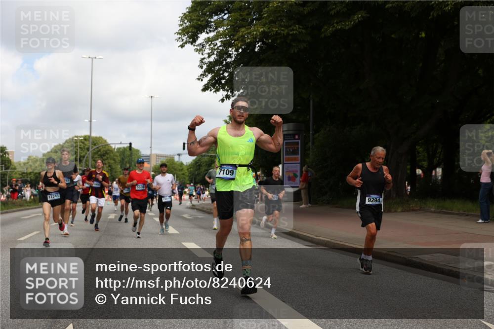 29.06.2025 - hella hamburg halbmarathon Yannick Fuchs http://msf.ph/oto/8240624 29.06.2025 10:34:52 20KM 1603, 1882, 2324, 2714, 2750, 2826, 4843, 5050, 5375, 5409, 5508, 5745, 5803, 5916, 6080, 6149, 6152, 6649, 7109, 7495, 7622, 8370, 8465, 8467, 9294, 10369, 10900, 10968, 11731, 12088, 12540, 12704, 12865, 13029, 13667, 14924, 15015, 15424, 15542, 15813, 16580, 16761, 17245, 18614, 18979 meine-sportfotos.de