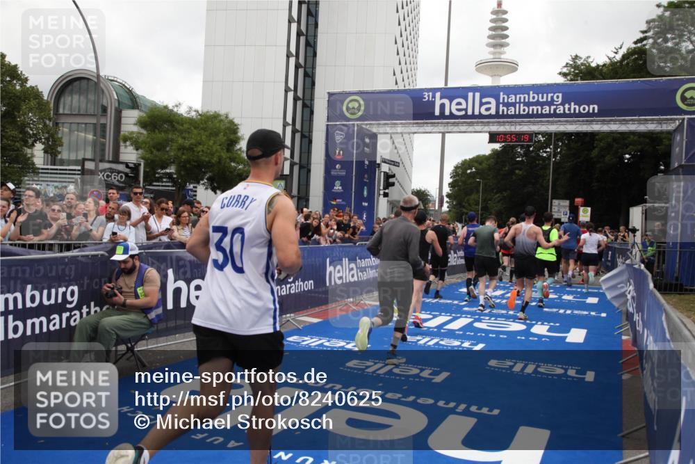 29.06.2025 - hella hamburg halbmarathon Michael Strokosch http://msf.ph/oto/8240625 29.06.2025 10:55:17 Ziel 1549, 1628, 2119, 2448, 3041, 3945, 4903, 6355, 6891, 8973, 9361, 10188, 10191, 10192, 10263, 10582, 11747, 12248, 12961, 14834, 15854, 16108, 16521, 18031, 18966 meine-sportfotos.de