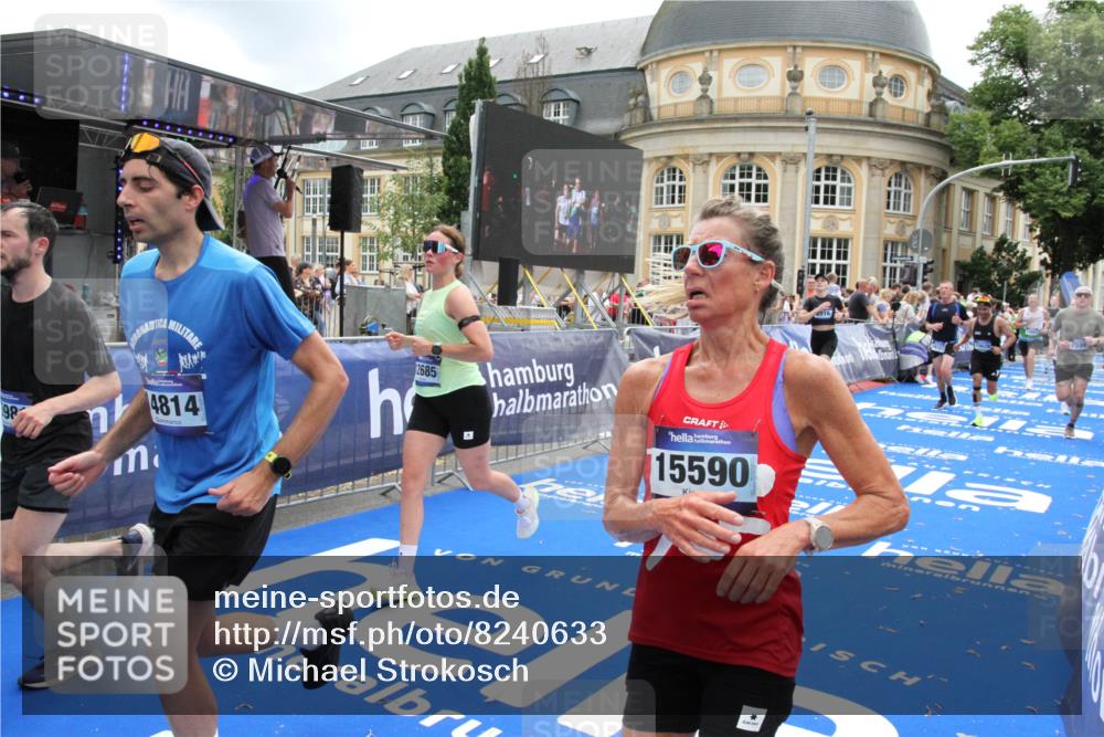 29.06.2025 - hella hamburg halbmarathon Michael Strokosch http://msf.ph/oto/8240633 29.06.2025 10:48:18 Ziel 1914, 7599, 8916, 9770, 11211, 11467, 12685, 14192, 14797, 14814, 15590, 15629, 15735, 15973, 15981, 18963, 19127 meine-sportfotos.de