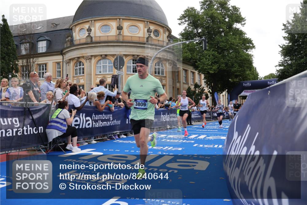 29.06.2025 - hella hamburg halbmarathon Strokosch-Dieckow http://msf.ph/oto/8240644 29.06.2025 10:36:41 Ziel 1571, 3809, 4865, 5092, 5961, 6529, 6915, 13343, 14622, 15621, 15939, 16523, 18038, 18733 meine-sportfotos.de