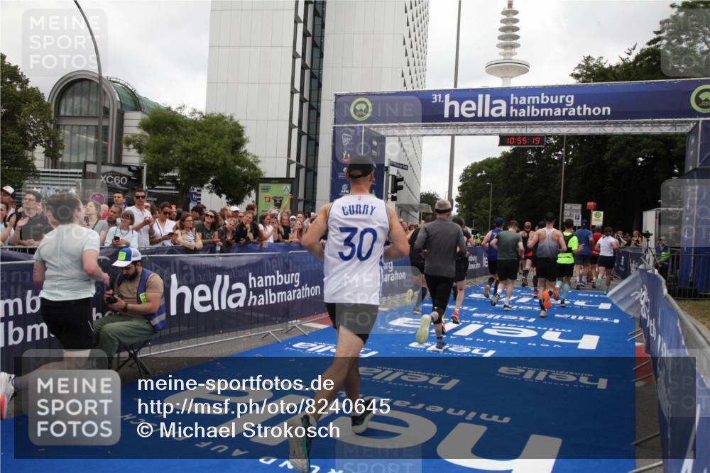 29.06.2025 - hella hamburg halbmarathon Michael Strokosch http://msf.ph/oto/8240645 29.06.2025 10:55:18 Ziel 1549, 1628, 2119, 2448, 3041, 4903, 6355, 6723, 6891, 8973, 9361, 10188, 10191, 10192, 10263, 10582, 11747, 12248, 14834, 15854, 16108, 16521, 18031, 18966 meine-sportfotos.de