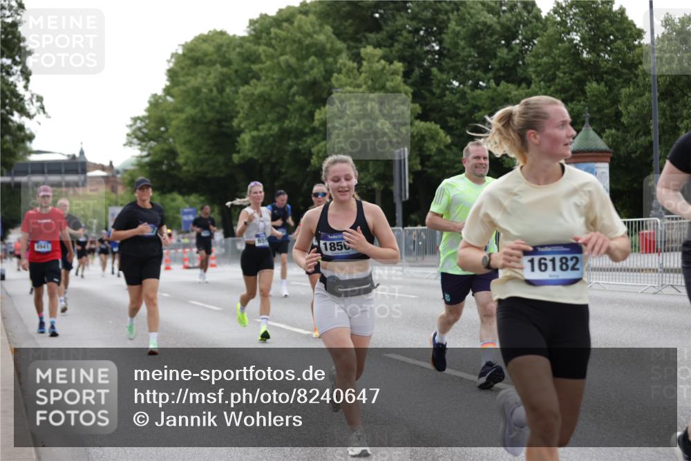 29.06.2025 - hella hamburg halbmarathon Jannik Wohlers http://msf.ph/oto/8240647 29.06.2025 10:29:41 Lombardsbrücke 1097, 1547, 3443, 3573, 3613, 5063, 5322, 6598, 6616, 6626, 8792, 8941, 10162, 12305, 12504, 12537, 12710, 13031, 14304, 16182, 16601, 16604, 16735, 16769, 17529, 18046, 18503 meine-sportfotos.de