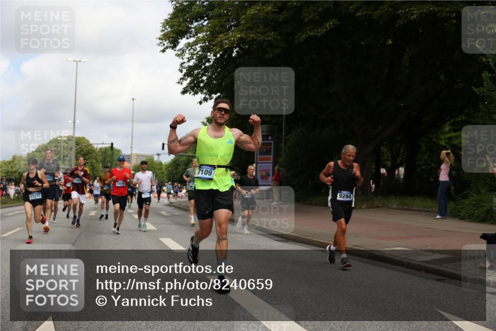 29.06.2025 - hella hamburg halbmarathon Yannick Fuchs http://msf.ph/oto/8240659 29.06.2025 10:34:52 20KM 1603, 1882, 2324, 2714, 2750, 2826, 4843, 5050, 5375, 5409, 5508, 5745, 5803, 5916, 6080, 6149, 6152, 6649, 7109, 7495, 7622, 8370, 8465, 8467, 9294, 10369, 10900, 10968, 11731, 12088, 12540, 12704, 12865, 13029, 13667, 14924, 15015, 15424, 15542, 15813, 16580, 16761, 17245, 18614, 18979 meine-sportfotos.de