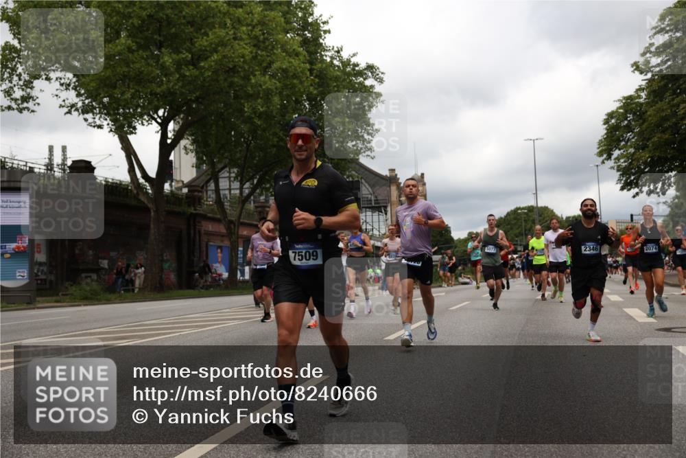 29.06.2025 - hella hamburg halbmarathon Yannick Fuchs http://msf.ph/oto/8240666 29.06.2025 10:47:22 20KM 1061, 1151, 1258, 1499, 1706, 1727, 1783, 2074, 2082, 2099, 2346, 2910, 3059, 3208, 3209, 3334, 4065, 4635, 4770, 5077, 5866, 6198, 6628, 6629, 6762, 6877, 7177, 7509, 7864, 7918, 8273, 8361, 8390, 8447, 9142, 9537, 10549, 10724, 10891, 10895, 11992, 12379, 12413, 12490, 12875, 12909, 12910, 13032, 13289, 13997, 14323, 15061, 15126, 15179, 15430, 15497, 16538, 16986, 18134, 18487, 18590, 18720, 18901, 19244 meine-sportfotos.de