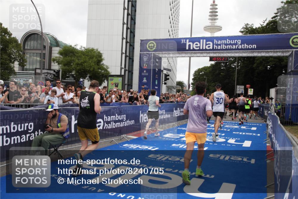 29.06.2025 - hella hamburg halbmarathon Michael Strokosch http://msf.ph/oto/8240705 29.06.2025 10:55:19 Ziel 1549, 1628, 2119, 4903, 5643, 6723, 6891, 8973, 9361, 10188, 10263, 10582, 11184, 11747, 12248, 13470, 14834, 15854, 16108, 16521, 18031, 18380, 18531, 18966 meine-sportfotos.de