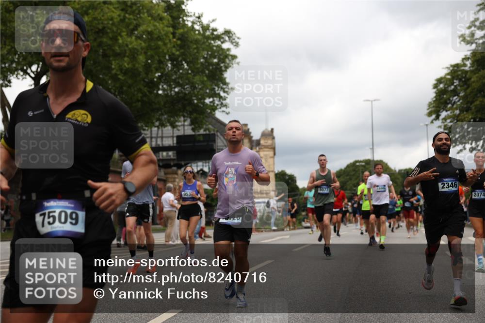29.06.2025 - hella hamburg halbmarathon Yannick Fuchs http://msf.ph/oto/8240716 29.06.2025 10:47:23 20KM 1061, 1151, 1258, 1499, 1706, 1727, 1783, 2074, 2082, 2099, 2346, 2910, 3059, 3208, 3209, 3334, 4065, 4635, 4770, 5077, 5866, 6198, 6481, 6628, 6629, 6762, 6877, 6942, 7177, 7509, 7864, 7918, 8361, 8390, 8447, 9142, 9537, 10549, 10724, 10891, 10895, 11992, 12379, 12413, 12490, 12875, 12909, 12910, 13032, 13289, 13997, 14323, 15061, 15126, 15179, 15430, 15497, 16477, 16538, 16986, 18134, 18487, 18590, 18720, 18901, 19244 meine-sportfotos.de