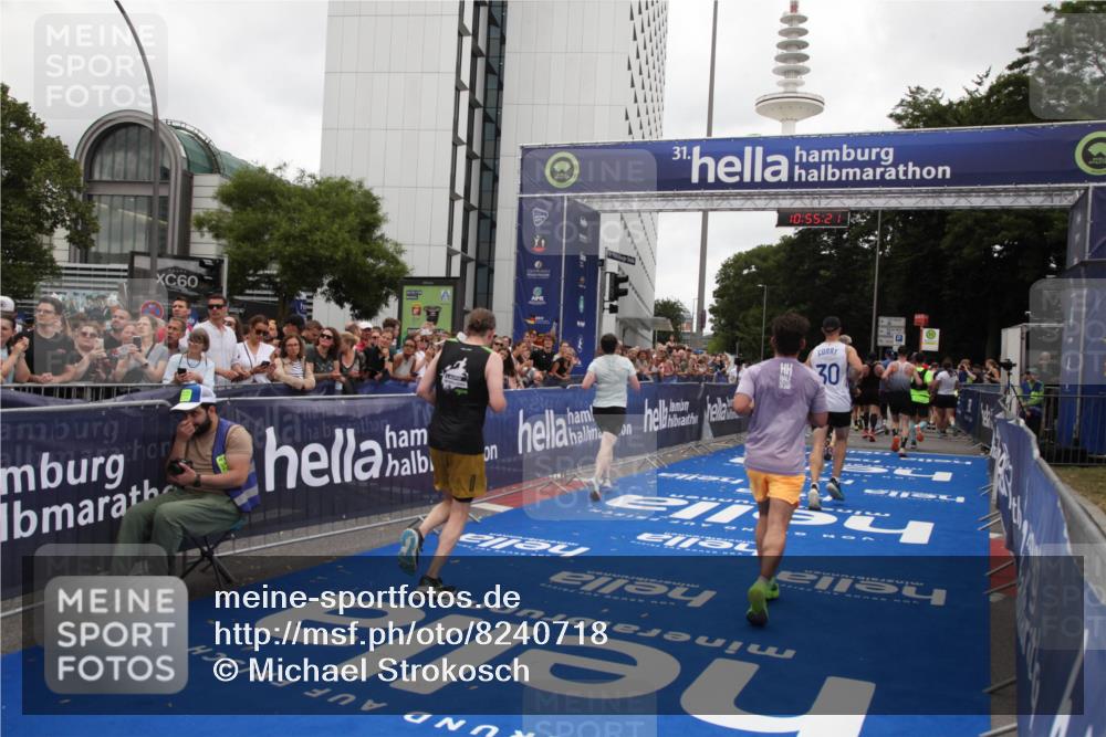 29.06.2025 - hella hamburg halbmarathon Michael Strokosch http://msf.ph/oto/8240718 29.06.2025 10:55:20 Ziel 1549, 1628, 2119, 4903, 5643, 6723, 6891, 8973, 10188, 10263, 10582, 11184, 12526, 13470, 14834, 15854, 16521, 18031, 18290, 18380, 18531, 18966 meine-sportfotos.de