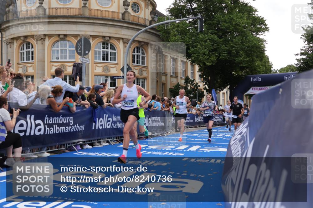 29.06.2025 - hella hamburg halbmarathon Strokosch-Dieckow http://msf.ph/oto/8240736 29.06.2025 10:36:41 Ziel 1571, 3809, 4865, 5092, 5961, 6529, 6915, 13343, 14622, 15621, 15939, 16523, 18038, 18733 meine-sportfotos.de