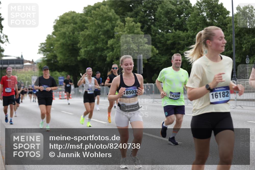 29.06.2025 - hella hamburg halbmarathon Jannik Wohlers http://msf.ph/oto/8240738 29.06.2025 10:29:41 Lombardsbrücke 1097, 1547, 3443, 3573, 3613, 5063, 5322, 6598, 6616, 6626, 8792, 8941, 10162, 12305, 12504, 12537, 12710, 13031, 14304, 16182, 16601, 16604, 16735, 16769, 17529, 18046, 18503 meine-sportfotos.de