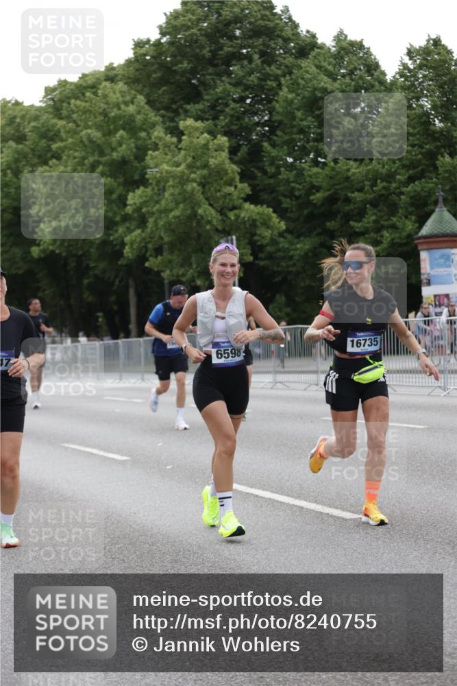 29.06.2025 - hella hamburg halbmarathon Jannik Wohlers http://msf.ph/oto/8240755 29.06.2025 10:29:43 Lombardsbrücke 1097, 1547, 3443, 3573, 3613, 5063, 5322, 6598, 6616, 6626, 8792, 8941, 10162, 12504, 12537, 12710, 14304, 16182, 16601, 16604, 16735, 16769, 17529, 18046, 18503, 18671 meine-sportfotos.de