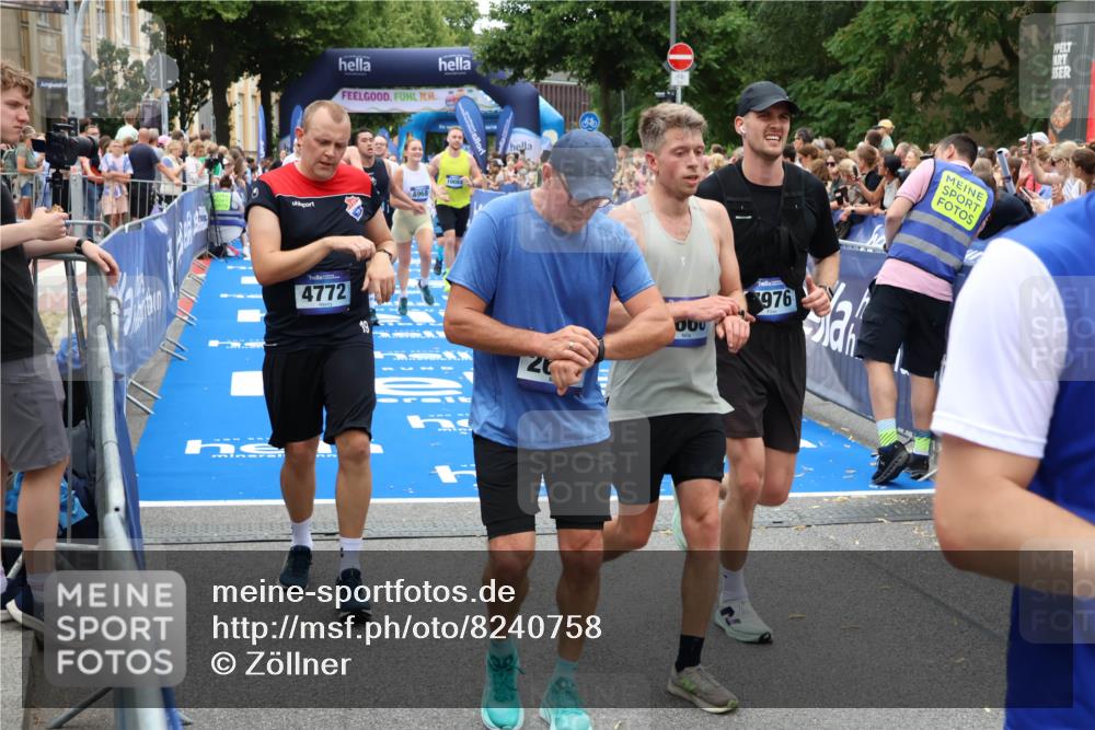 29.06.2025 - hella hamburg halbmarathon Zöllner http://msf.ph/oto/8240758 29.06.2025 10:56:01 Ziel 3042, 4772, 7147, 8968, 9246, 10084, 14867, 15184, 15868, 15884, 16176 meine-sportfotos.de