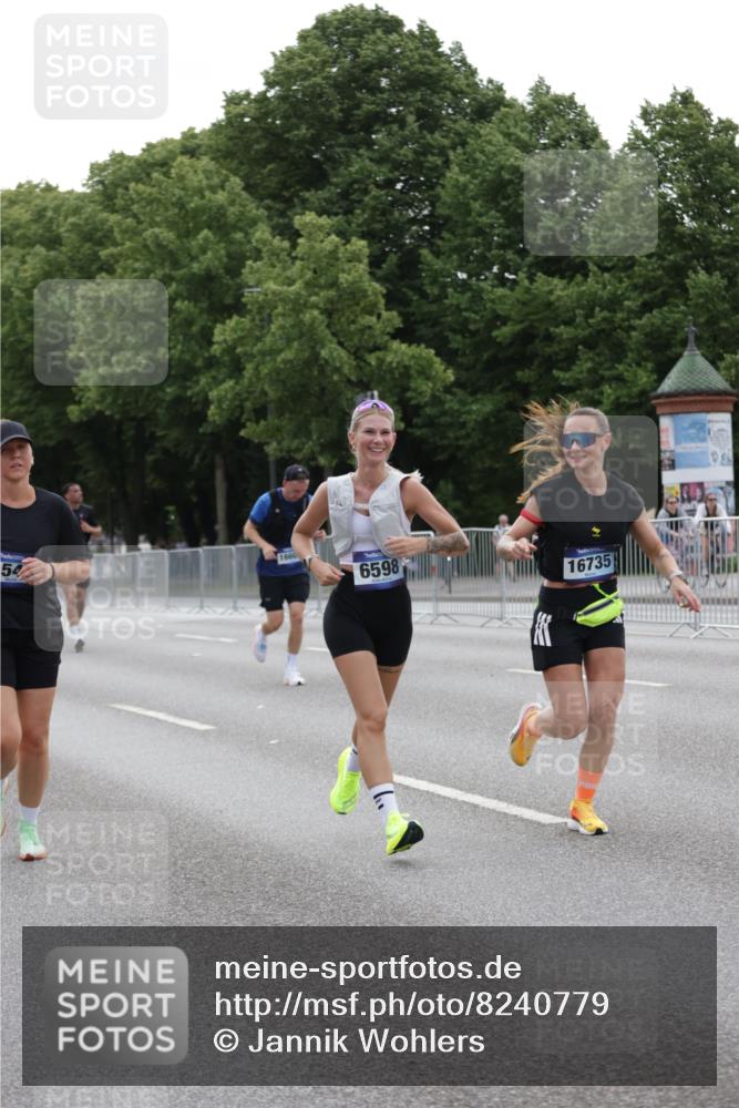 29.06.2025 - hella hamburg halbmarathon Jannik Wohlers http://msf.ph/oto/8240779 29.06.2025 10:29:43 Lombardsbrücke 1097, 1547, 3443, 3573, 3613, 5063, 5322, 6598, 6616, 6626, 8792, 8941, 10162, 12504, 12537, 12710, 14304, 16182, 16601, 16604, 16735, 16769, 17529, 18046, 18503, 18671 meine-sportfotos.de