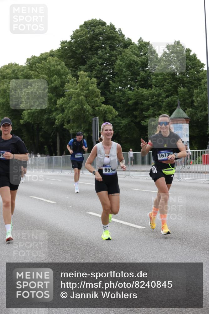 29.06.2025 - hella hamburg halbmarathon Jannik Wohlers http://msf.ph/oto/8240845 29.06.2025 10:29:43 Lombardsbrücke 1097, 1547, 3443, 3573, 3613, 5063, 5322, 6598, 6616, 6626, 8792, 8941, 10162, 12504, 12537, 12710, 14304, 16182, 16601, 16604, 16735, 16769, 17529, 18046, 18503, 18671 meine-sportfotos.de