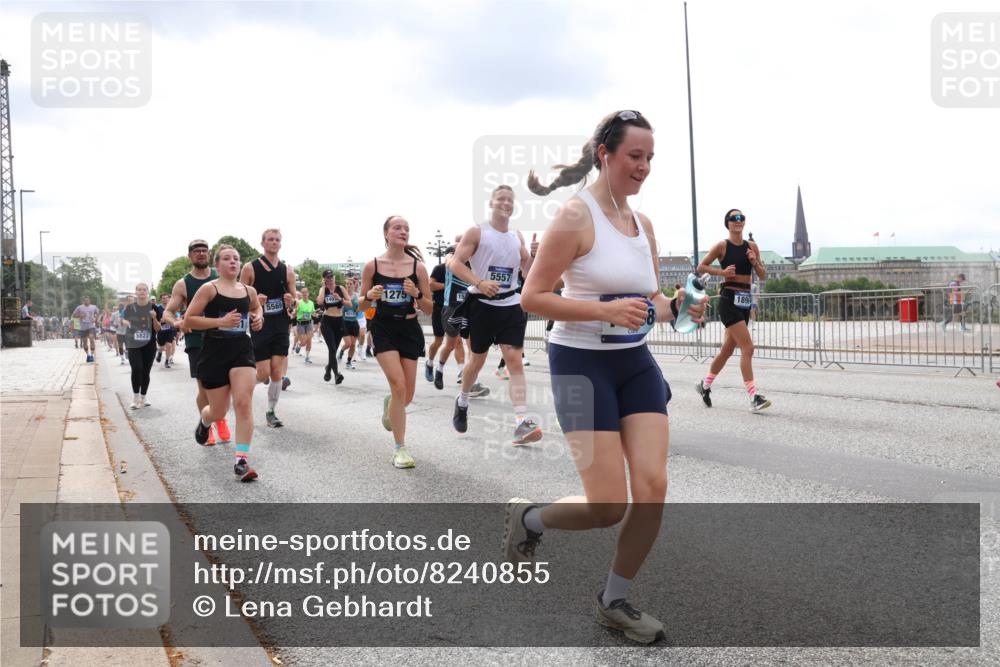 29.06.2025 - hella hamburg halbmarathon Lena Gebhardt http://msf.ph/oto/8240855 29.06.2025 10:33:50 Lombardsbrücke 1189, 1275, 1417, 1705, 1787, 1896, 1995, 2265, 2342, 2482, 2496, 2526, 2776, 2933, 3170, 3264, 3340, 3345, 3560, 3812, 3829, 3848, 4164, 4361, 4433, 4449, 4479, 4696, 4807, 4942, 5075, 5096, 5141, 5557, 5561, 5566, 5569, 5584, 5691, 5821, 5822, 5887, 6109, 6364, 6515, 6516, 6854, 6956, 6999, 7027, 7565, 7653, 7705, 8021, 8157, 8202, 8277, 8282, 8375, 8377, 8383, 8401, 8891, 9094, 9234, 9258, 9438, 9750, 9799, 9875, 9995, 10007, 10071, 10561, 11811 meine-sportfotos.de