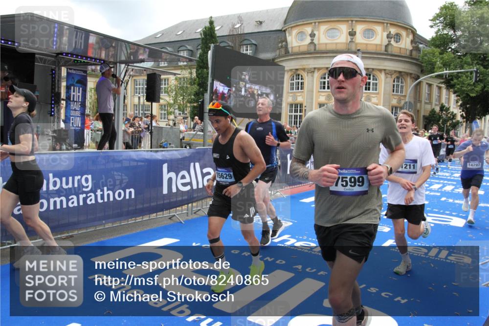 29.06.2025 - hella hamburg halbmarathon Michael Strokosch http://msf.ph/oto/8240865 29.06.2025 10:48:21 Ziel 1537, 5129, 7367, 7599, 8916, 9770, 11211, 11467, 14797, 15629, 15735, 17745, 17982, 18963, 19127 meine-sportfotos.de