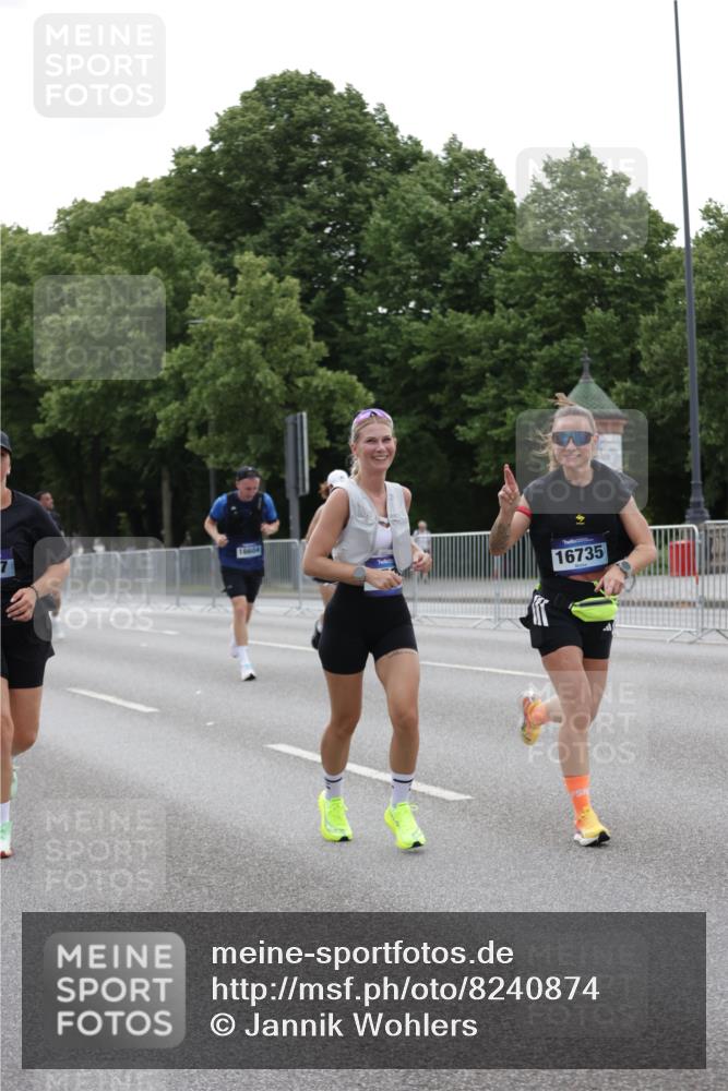 29.06.2025 - hella hamburg halbmarathon Jannik Wohlers http://msf.ph/oto/8240874 29.06.2025 10:29:43 Lombardsbrücke 1097, 1547, 3443, 3573, 3613, 5063, 5322, 6598, 6616, 6626, 8792, 8941, 10162, 12504, 12537, 12710, 14304, 16182, 16601, 16604, 16735, 16769, 17529, 18046, 18503, 18671 meine-sportfotos.de