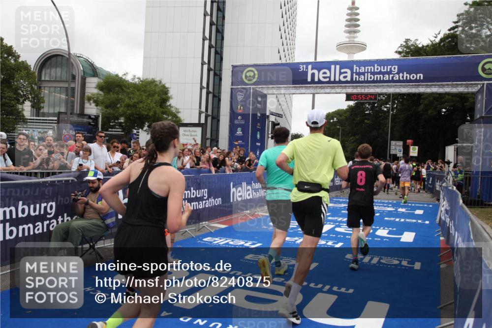 29.06.2025 - hella hamburg halbmarathon Michael Strokosch http://msf.ph/oto/8240875 29.06.2025 10:55:23 Ziel 4189, 5287, 5643, 6723, 6891, 8487, 8973, 10188, 10263, 11184, 12526, 13236, 13470, 16521, 16985, 18290, 18380, 18531 meine-sportfotos.de