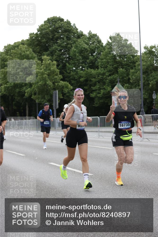 29.06.2025 - hella hamburg halbmarathon Jannik Wohlers http://msf.ph/oto/8240897 29.06.2025 10:29:43 Lombardsbrücke 1097, 1547, 3443, 3573, 3613, 5063, 5322, 6598, 6616, 6626, 8792, 8941, 10162, 12504, 12537, 12710, 14304, 16182, 16601, 16604, 16735, 16769, 17529, 18046, 18503, 18671 meine-sportfotos.de